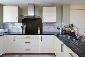 Deluxe 2/3 Bed Hottub Skytv