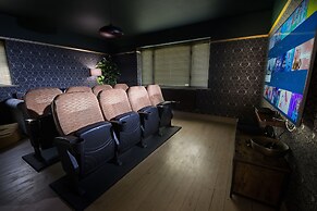 Deluxe 2/3 Bed Hottub Skytv