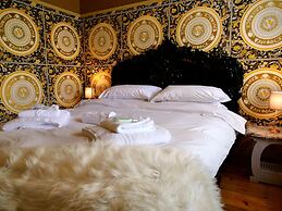 Deluxe 2/3 Bed Hottub Skytv