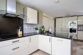 Deluxe 2/3 Bed Hottub Skytv