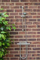 Deluxe 2/3 Bed Hottub Skytv