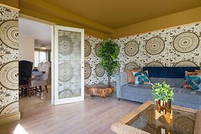 Deluxe 2/3 Bed Hottub Skytv