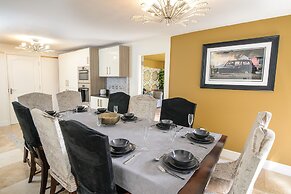 Deluxe 2/3 Bed Hottub Skytv