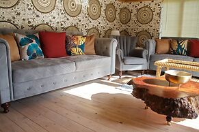 Deluxe 2/3 Bed Hottub Skytv