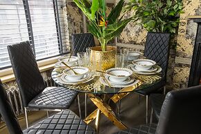 Luxury Versace 2 Bed, Hot Tub, Pool Table, Sky Tv
