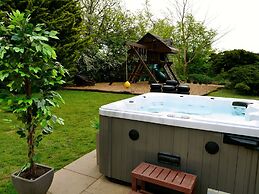 Deluxe 1 Bed Versace Hottub Skytv
