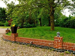 Deluxe 1 Bed Versace Hottub Skytv