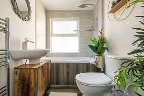 Charming 1-bed House in London