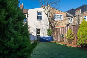 Charming 1-bed House in London