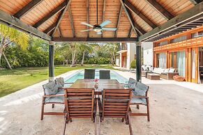 Amazing Villa w Pool Maid BBQ at Green Village A