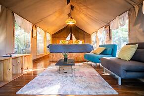 Curiol Boutique Hotel & Lounge