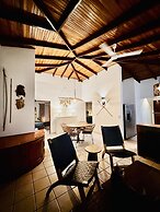 Curiol Boutique Hotel & Lounge