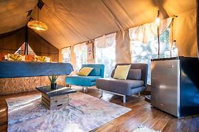 Curiol Boutique Hotel & Lounge