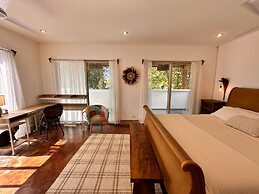 Curiol Boutique Hotel & Lounge