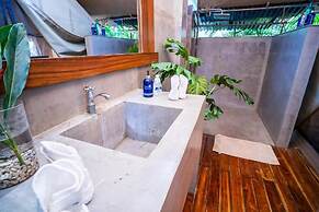 Curiol Boutique Hotel & Lounge