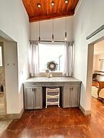 Curiol Boutique Hotel & Lounge