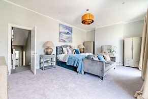 Grandeur Islington Home