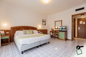 HOTIDAY Room Collection - Sorrento