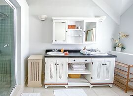 Red Coconut Self Catering