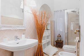 Charme Pettinari 11 people