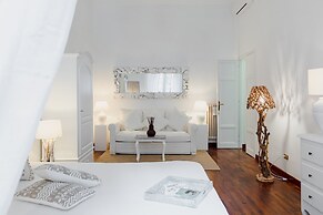 Charme Pettinari 11 people