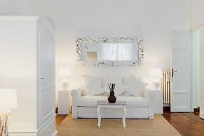 Charme Pettinari 11 people