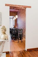 Charme Pettinari 11 people