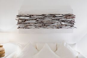 Charme Pettinari 11 people