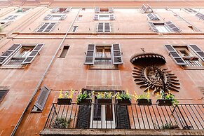 Charme Pettinari 11 people