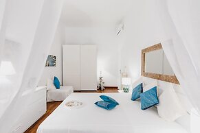 Charme Pettinari 11 people