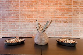 Charme Pettinari 11 people