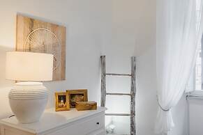 Charme Pettinari 11 people