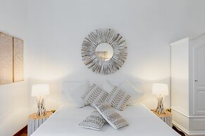 Charme Pettinari 11 people