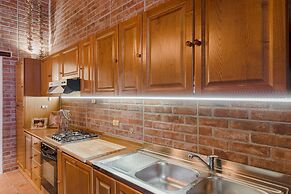 Charme Pettinari 11 people