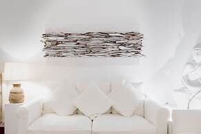 Charme Pettinari 11 people