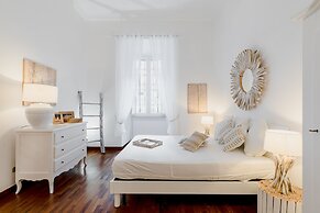 Charme Pettinari 11 people