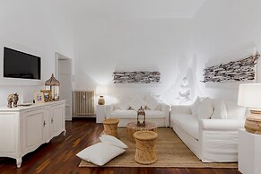 Charme Pettinari 11 people