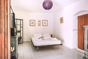 Melody House in Roustika