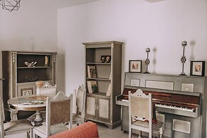 Melody House in Roustika