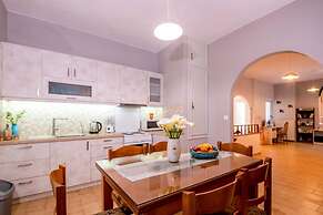 Dm-discover Margarites Home