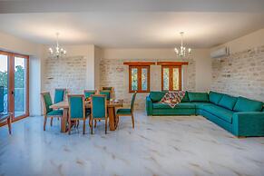 Maroulas Natura Palace