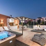 Urania Luxury Suite With Pool View -loutra Resort