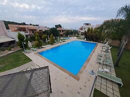 Urania Luxury Suite With Pool View -loutra Resort