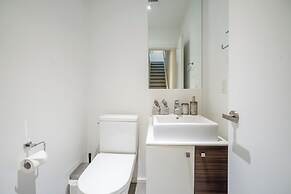 Cozy 5 Bedroom House in Downtown Toronto