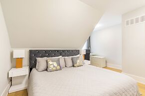 Cozy 5 Bedroom House in Downtown Toronto