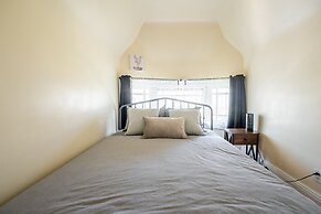 Cozy 5 Bedroom House in Downtown Toronto