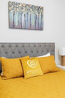 Cozy 5 Bedroom House in Downtown Toronto