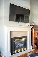 Cozy 5 Bedroom House in Downtown Toronto
