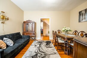 Cozy 5 Bedroom House in Downtown Toronto