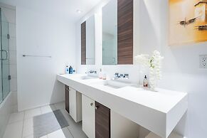 Cozy 5 Bedroom House in Downtown Toronto